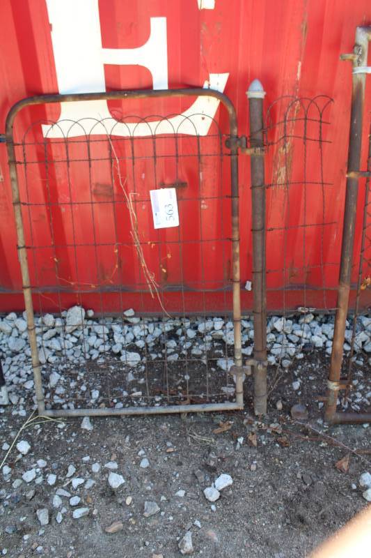 lot 563 image: Chain Link Fence Gate