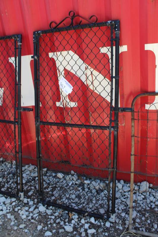 lot 562 image: Chain Link Fence Gate