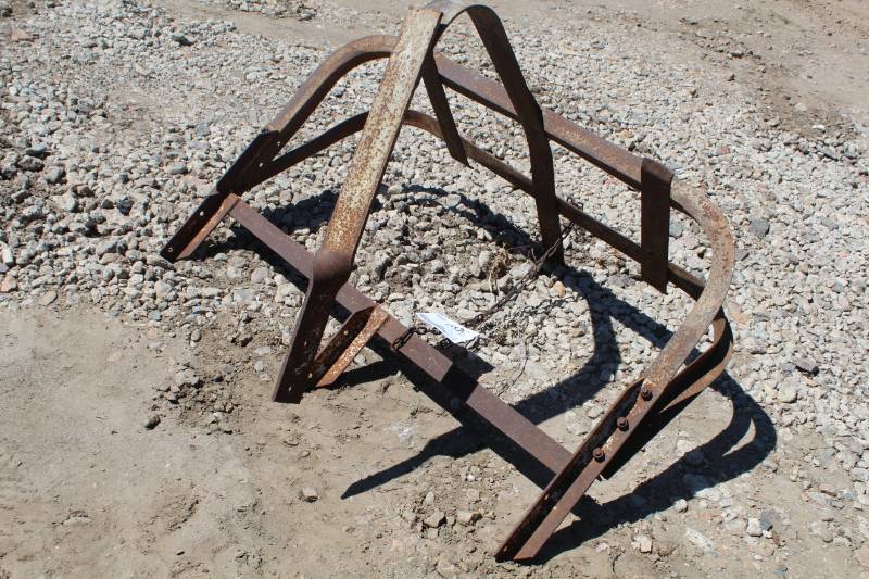 lot 569 image: Semi Truck Tire Rack