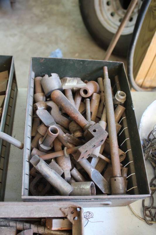 lot 588 image: Mill Parts