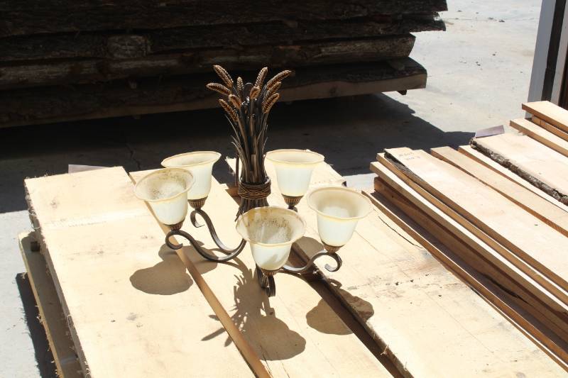 lot 595 image: 5-Lamp Chandelier