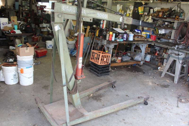 lot 189 image: Carolina Shop Hand 5000 3-Ton Long Ram Engine Lift
