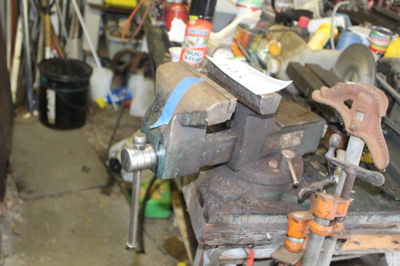 lot 195 image: Heavy Duty Bench Vise