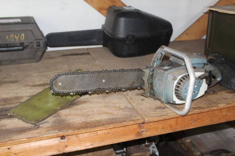 lot 198 image: Homelite XL-12 Chainsaw