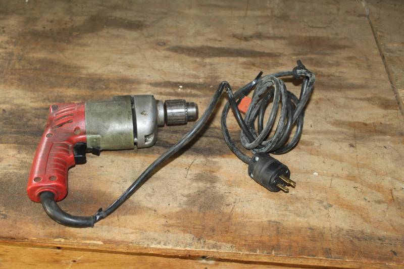 lot 205 image: Milwaukee 38in. Holeshooter