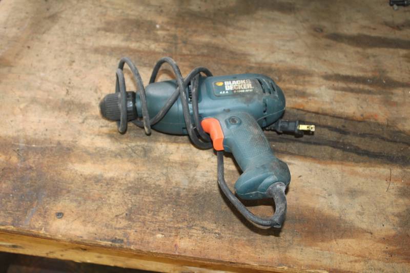 lot 206 image: Black&Decker Corded Drill