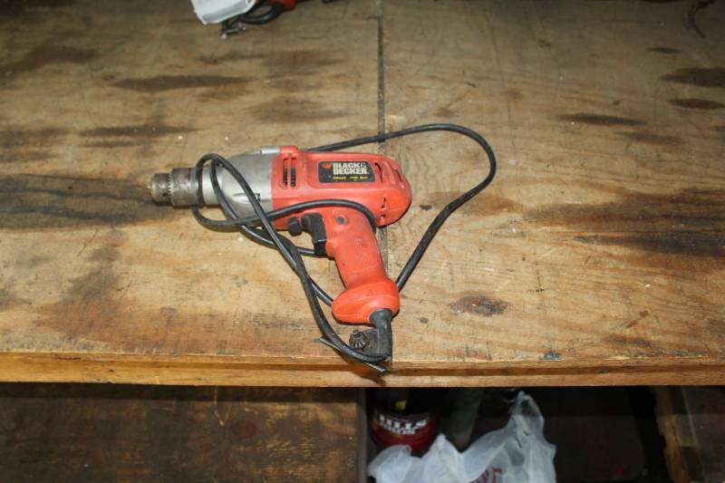 lot 207 image: Black&Decker Corded Drill
