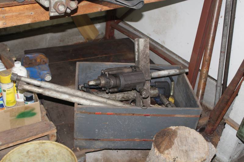 lot 232 image: Owatonna Tool Co. Power Twin 30-Ton Gear Puller