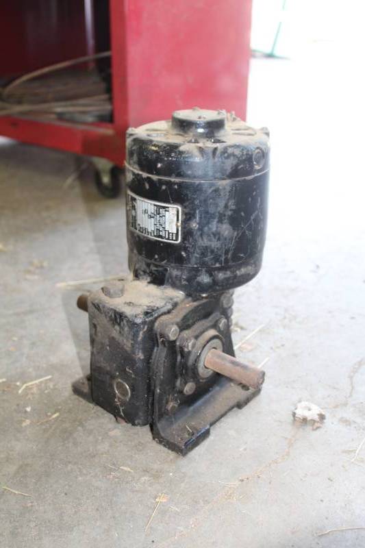 lot 253 image: Bodine Electric Company Speed Reducer Electric Motor