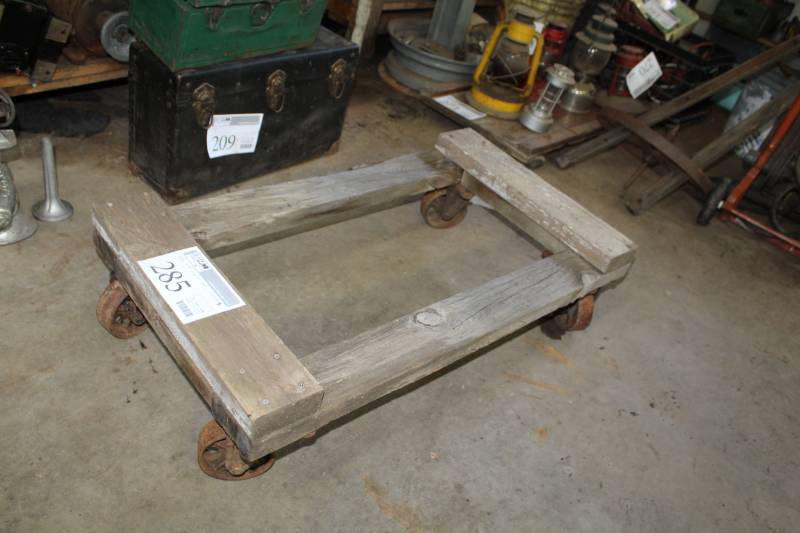 lot 285 image: Heavy Duty Furniture Dolly