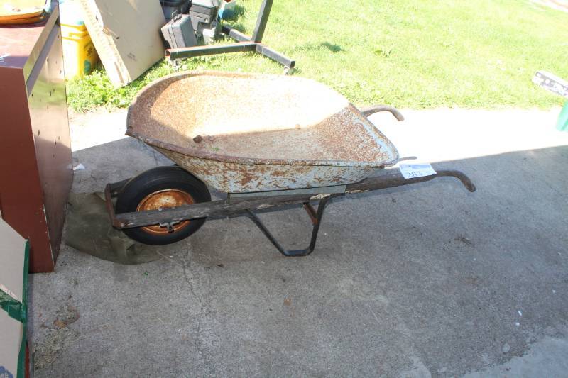 lot 283 image: Metal Wheelbarrow
