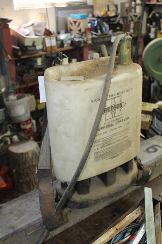 lot 280 image: Hudson 63154 Polyethylene Suprema 4.5-Gallon Backpack Sprayer