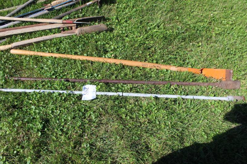 lot 298 image: Lot of (3) Ice Choppers