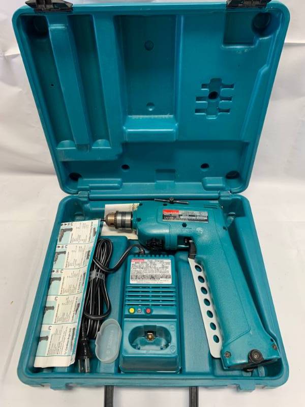 lot 10 image: Makita Cordless Drill, Battery, Charger