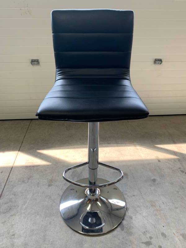 lot 17 image: High Top Chrome Hydraulic Bar Stool $159 Retail