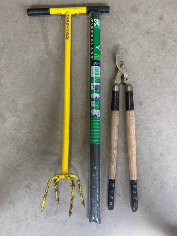 lot 28 image: Garden Claw, 36 Screen, Branch Cutter