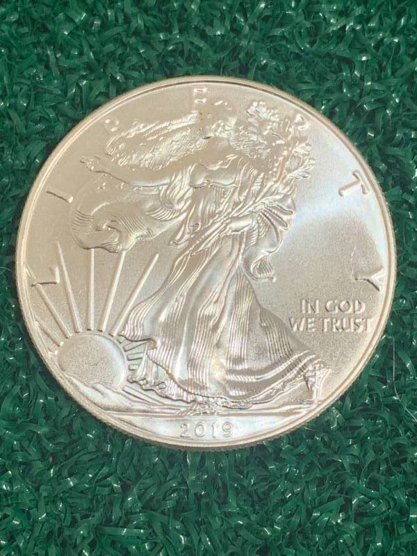 lot 70 image: 2019 1oz .999 Silver American Eagle