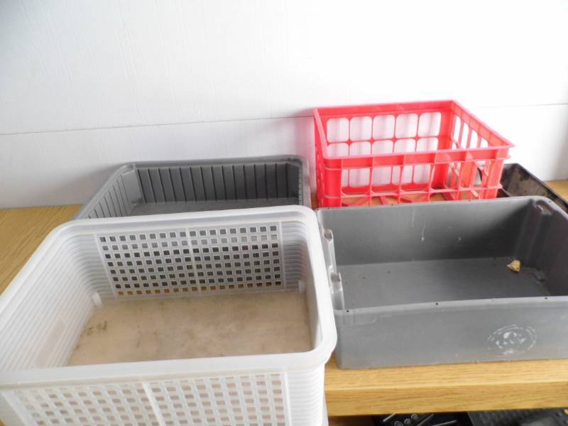 lot 15 image: Lot of 6 Containers