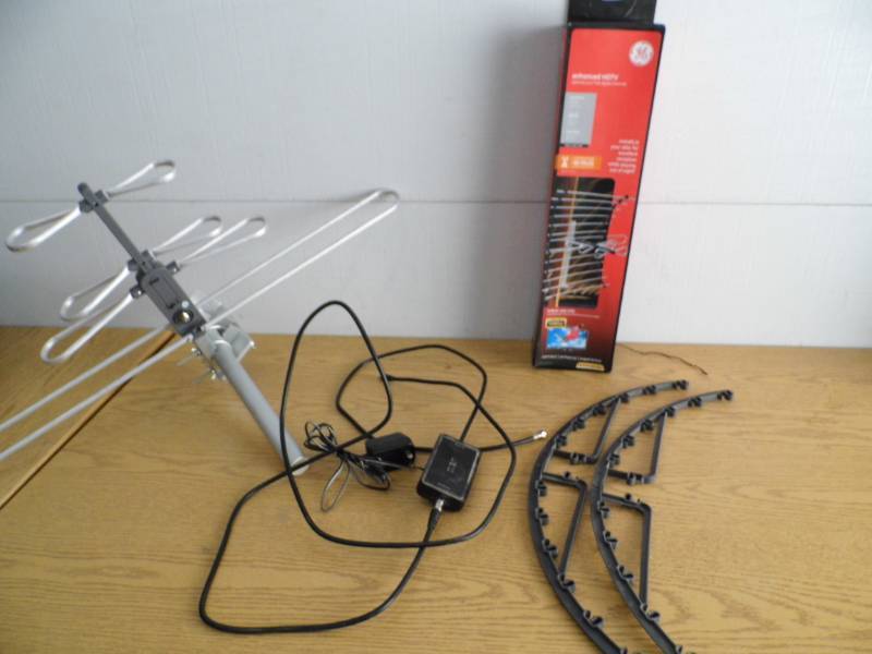 lot 30 image: GE HDTV Antenna