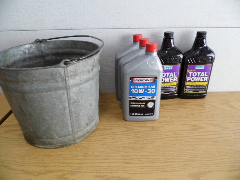 lot 34 image: Galvanized Bucket - Total Power Oil