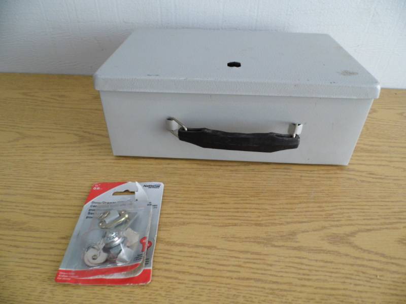 lot 37 image: Lock Box