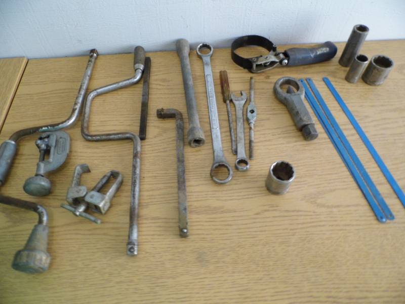lot 38 image: Basket - Totes - Hardware
