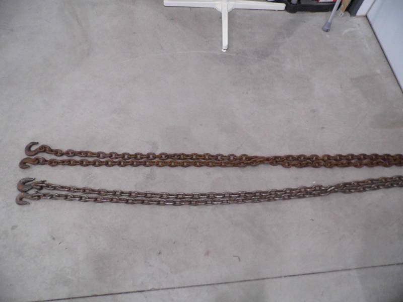 lot 39 image: Lot of 2 Tow Chains