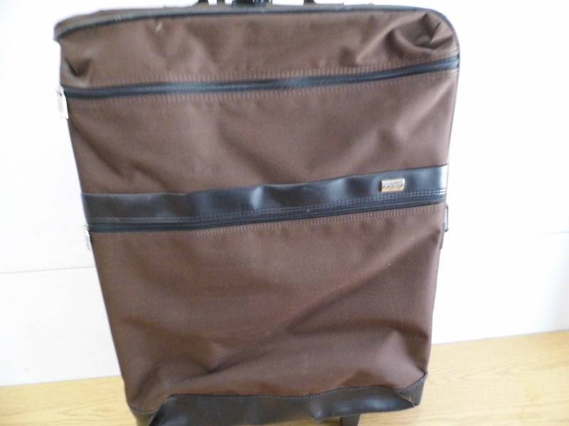 lot 53 image: American Tourister Suitcase