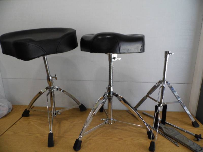 lot 90 image: Lot of 2 Drum Seats - Drum Stand