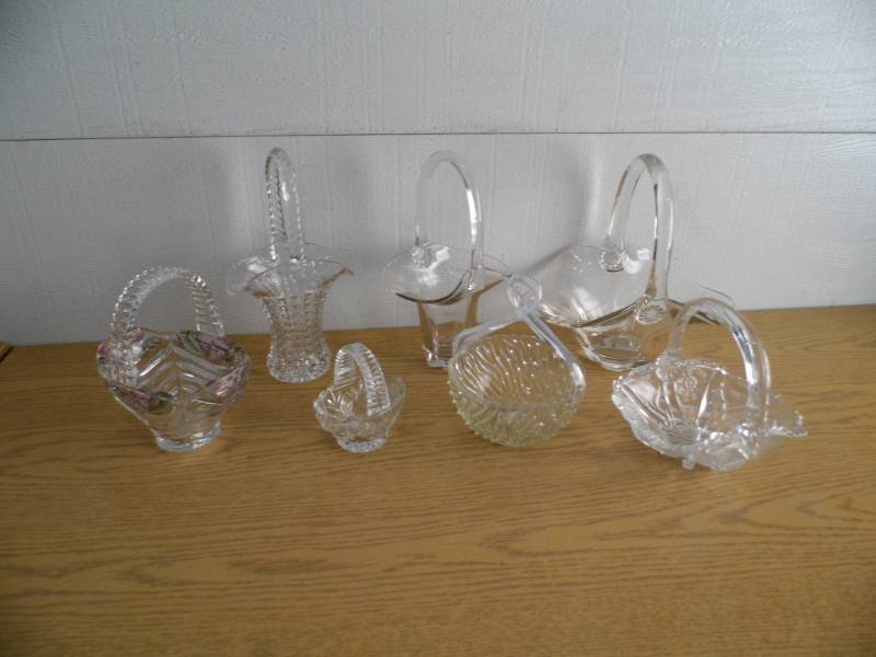 lot 111 image: Glass Baskets