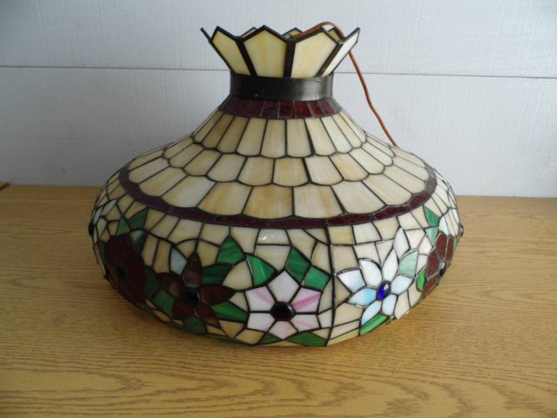 lot 115 image: Hanging Lamp