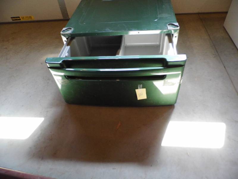 lot 121 image: Washer or Dryer Base - Green