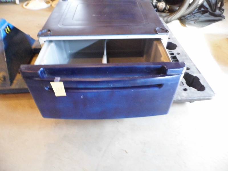 lot 127 image: Washer or Dryer Base - B lue