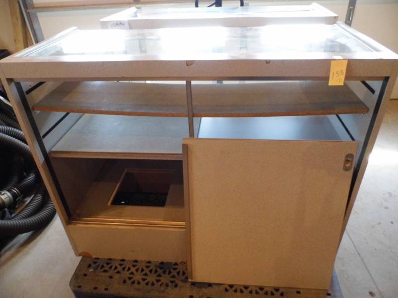 lot 133 image: Lot of 2 Store Display Cabinets