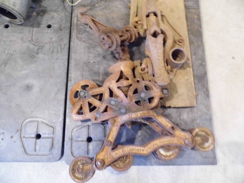 lot 148 image: Antique Pulley - Farm Tool
