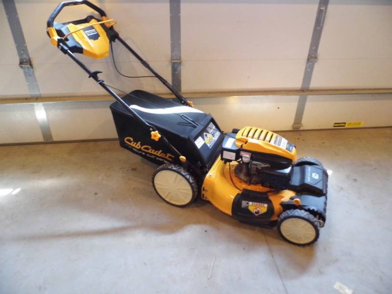 lot 156 image: Cub Cadet Lawnmower
