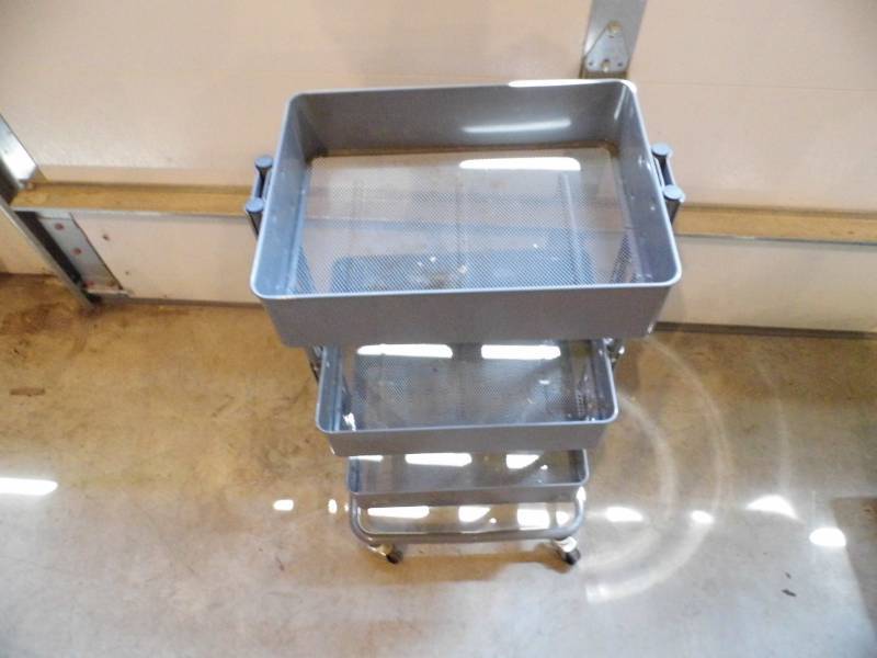 lot 165 image: 3 Tier Rolling Rack