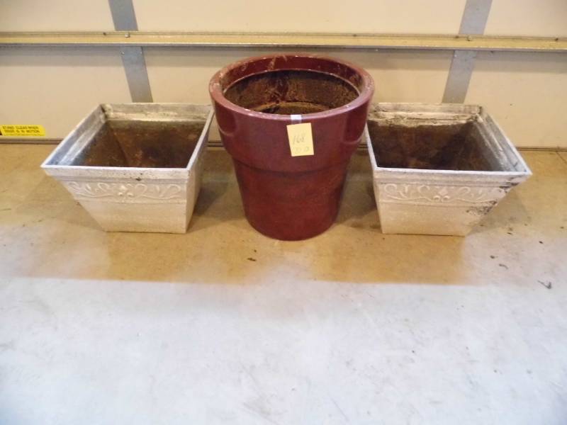 lot 168 image: Lot of 3 Planters