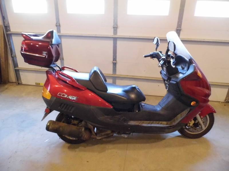 lot 178 image: 2005 Linhai Commet Scooter