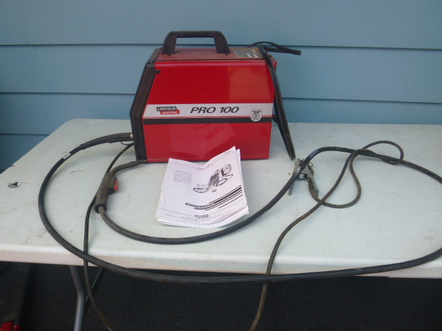 lot 4 image: Lincoln Electric Welder