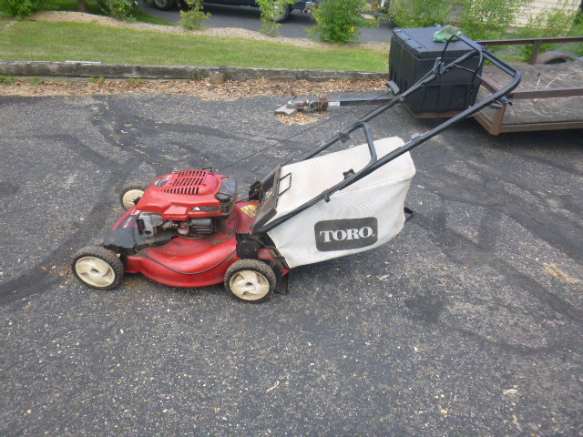 lot 5 image: Toro Push Mower