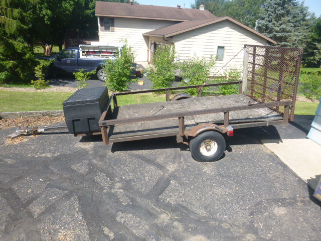 lot 7 image: 2001 2 Wheel Utility Trailer