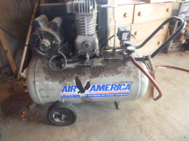 lot 10 image: Devilbiss Air America Air Compressor