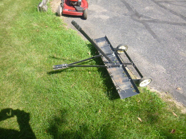 lot 11 image: Agri-Fab PushPull Lawn Thatcher