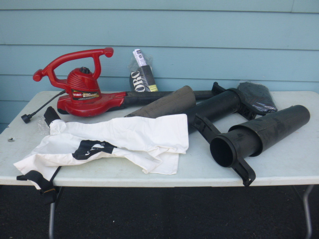 lot 15 image: Toro Leaf BlowerVac