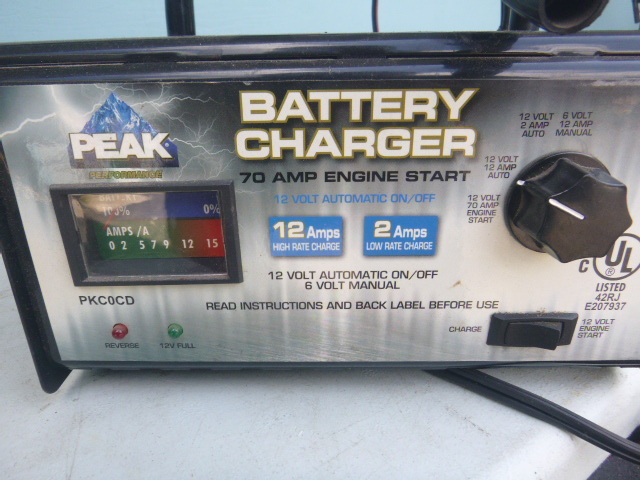 lot 22 image: Peak Battery Charger