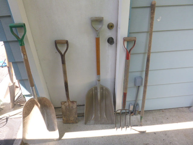 lot 26 image: Lawn Tools
