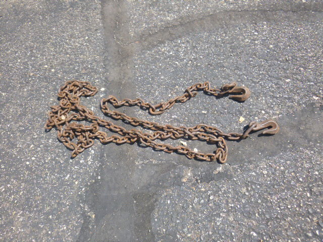 lot 29 image: Tow Chain