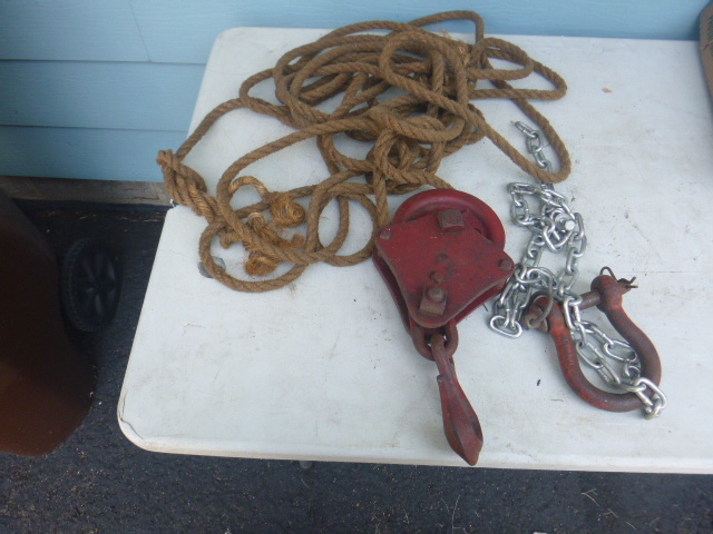 lot 33 image: Garage Items