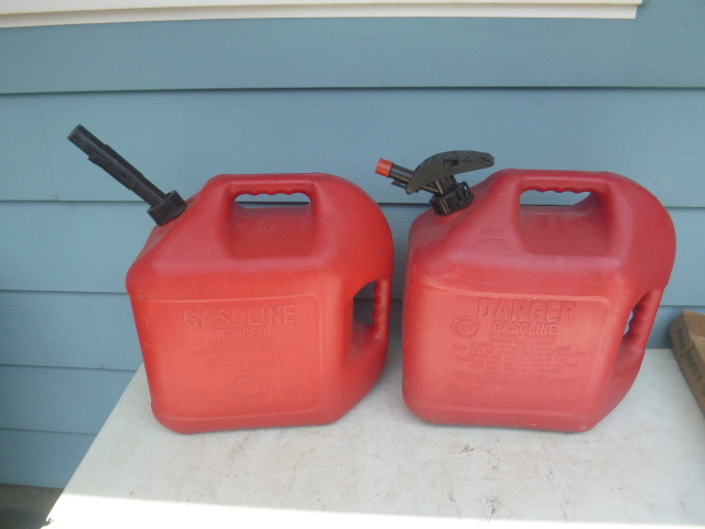 lot 39 image: 2 Gas Cans
